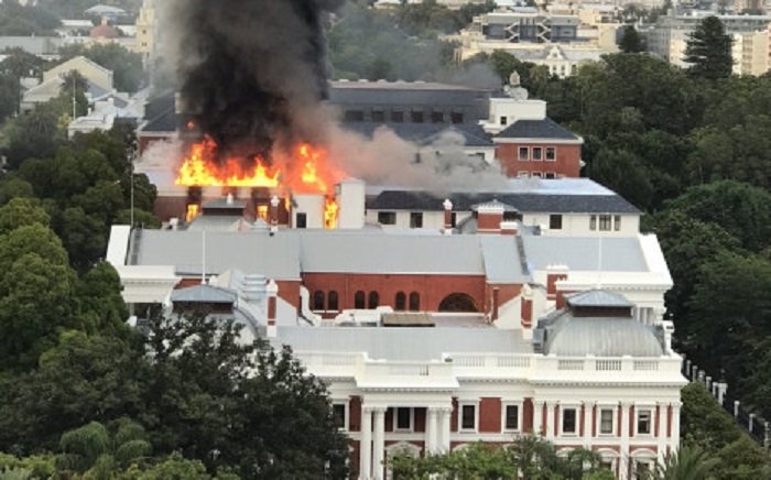 Пленарната зала на парламента на Южна Африка е напълно изгоряла