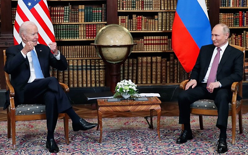 Джо Байдън и Владимир Путин по време на срещата им в Женева през юни 2021 г. Снимка: ЕПА/БГНЕС