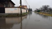 Десетки села продължават да са без ток и вода след наводненията