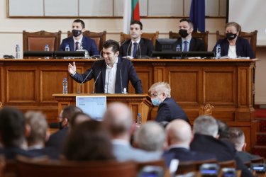 Скопие вече обсъжда вкарването на българите в конституцията, но не се знае кога