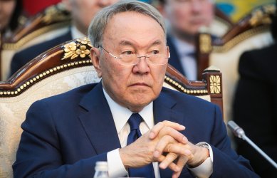 Назарбаев се появи за първи път след размириците в Казахстан