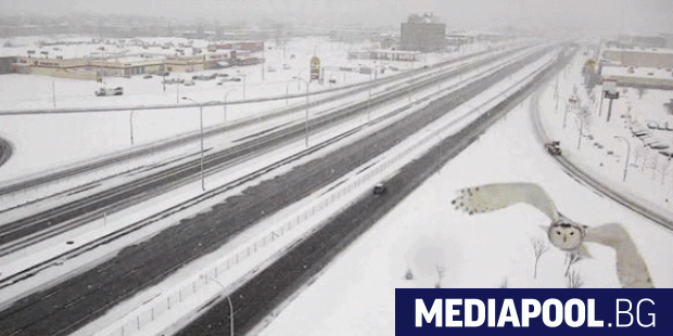 Силната снежна буря която днес връхлетя Чехия предизвика верижна катастрофа