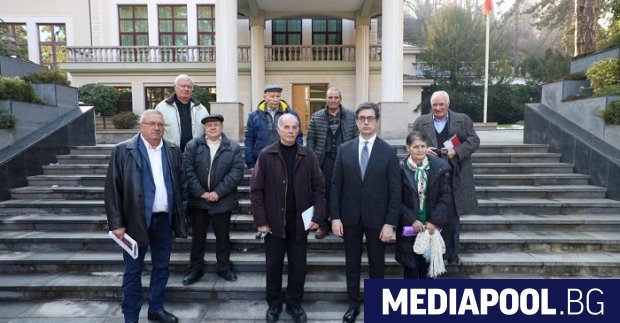 Македонският президент Стево Пендаровски прие в резиденцията си представители на