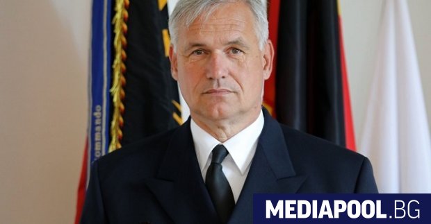 Командващият Военноморските сили на Германия вицеадмирал Кай-Ахим Шьонбах подаде оставка,
