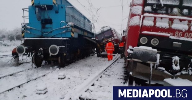 Два товарни влака са се ударили на гара Илиянци съобщи