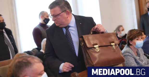 Бившият главен прокурор Сотир Цацаров решил да подаде оставка като