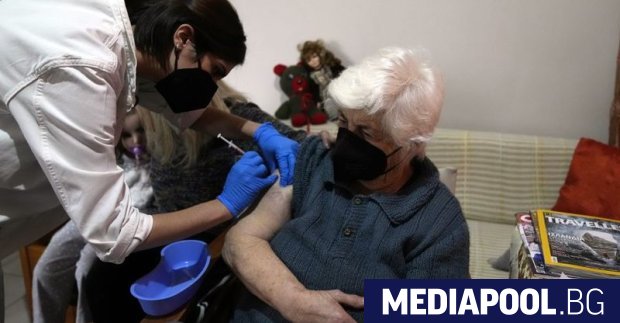 В Гърция започват да глобяват възрастните хора които не са