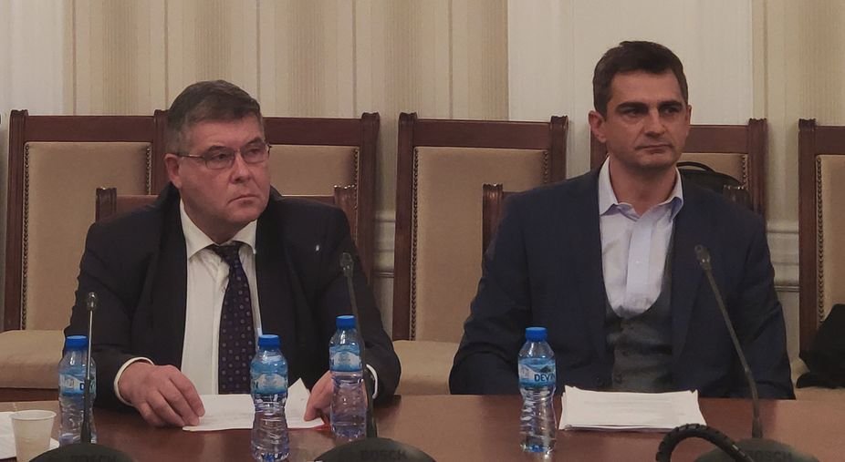 Благой Голубарев (вляво) и Станислав Тодоров бяха изслушави в енергийната комисия, сн. Mediapool 