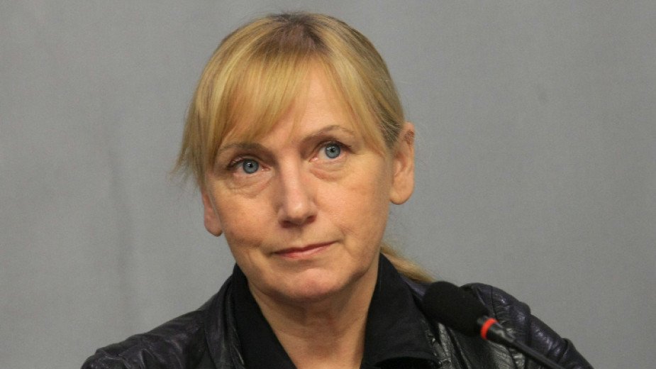 Европарламентът отказва да свали имунитета на Елена Йончева