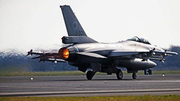 България ще получи най-новите тренировъчни симулатори за F-16