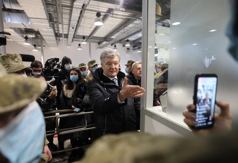 Петро Порошенко при пристигането му в Киев, Сн. ЕПА/БГНЕС