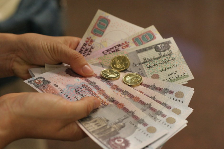 Египет вдига минималната заплата в публичния сектор на 172 долара