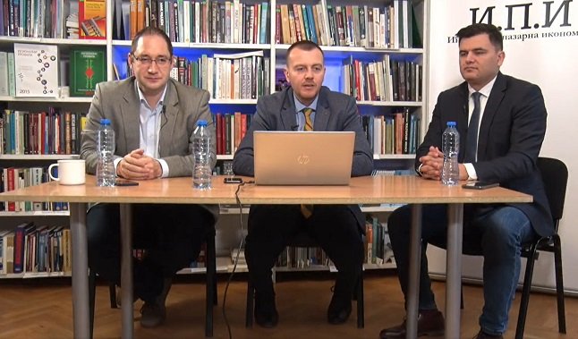 Отляво надясно: икономистите Георги Ангелов, Петър Ганев и Лъчезар Богданов, Скрийншот: ИПИ