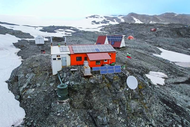 Базата ни в Антарктида ще продължи да получава интернет през сателитната станция в Плана