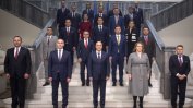Новото македонско правителство успя да мине през парламента