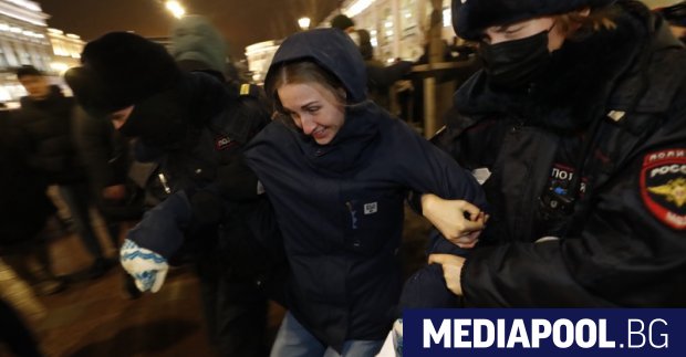 Хиляди руснаци излязоха на антивоенни протести в десетки градове включително