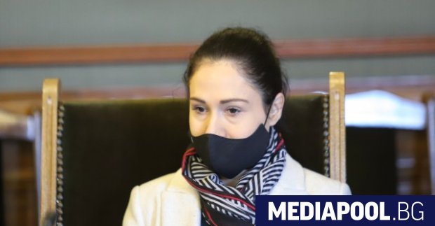 Заместник министърът на отбраната Ралица Симеонова обяви късно в сряда вечерта
