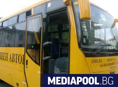 Пиян шофьор на училищен автобус е катастрофирал в района на