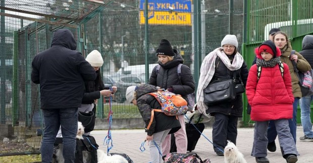 Полша очаква най малко един милион украински бежанци от войната която