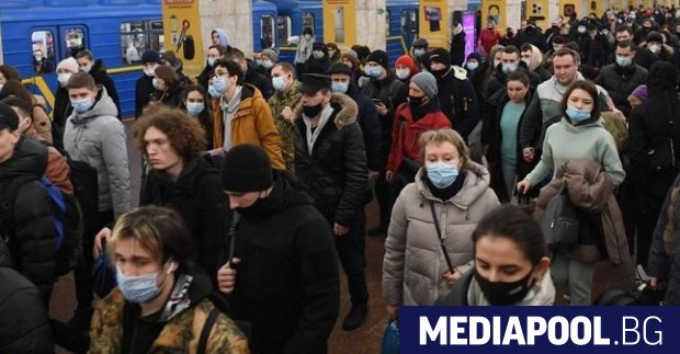 Хиляди жители на столицата на Украйна Киев се струпаха в