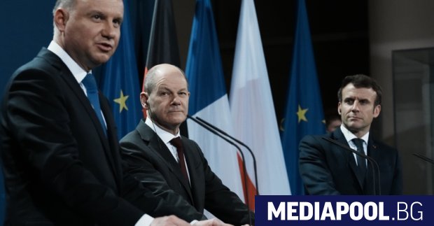 Германският канцлер Олаф Шолц и президентите на Франция и Полша