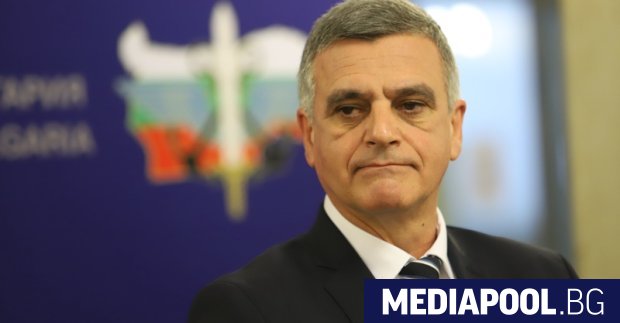 Министърът на отбраната и бивш служебен премиер Стефан Янев обяви