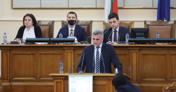 Оставката на военния министър Стефан Янев ще бъде гласувана на