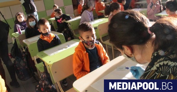Присъствените занятия се възобновяват за всички ученици в София град