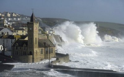 Трета буря връхлита Обединеното кралство за една седмица