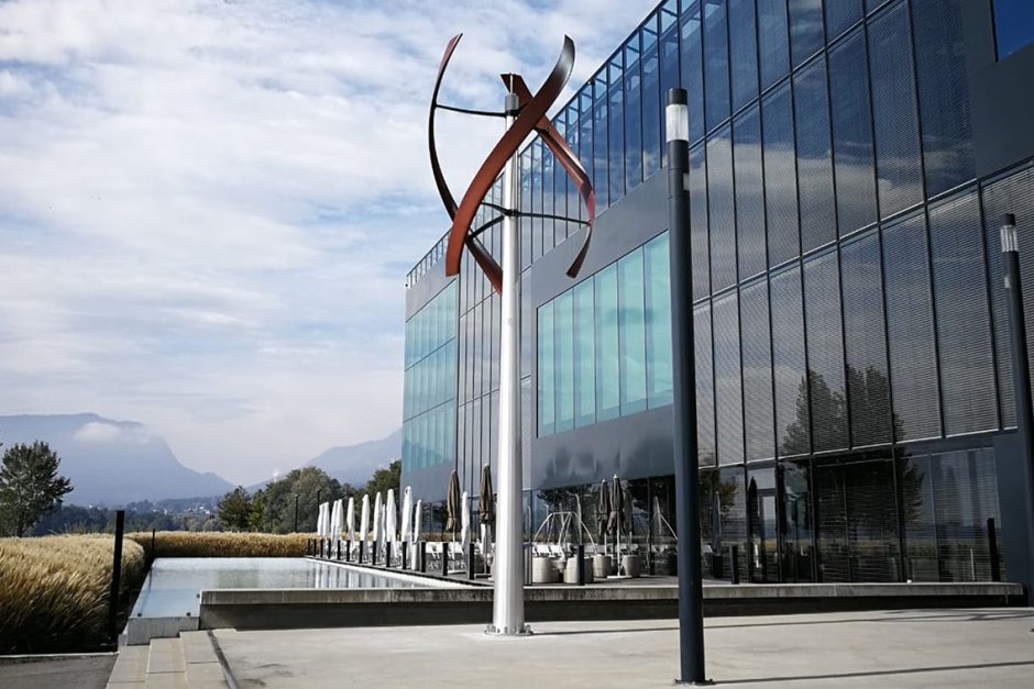 Изследователският център на ФМИ "Кубът" в швейцарския гард Ньошател