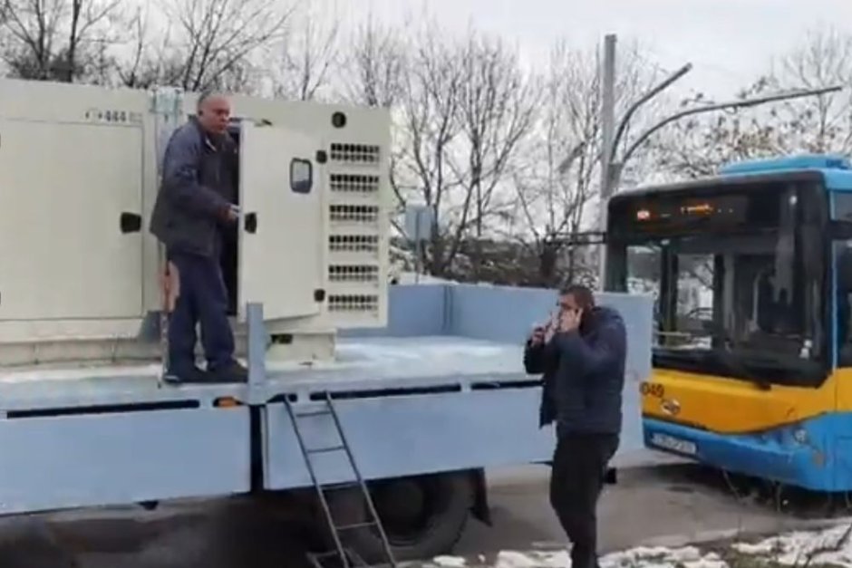 София зарежда електробуси в "Овча купел" с дизелов генератор (видео)