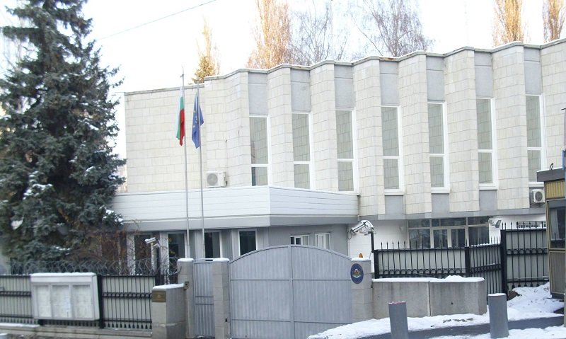 Посолството в Киев. 