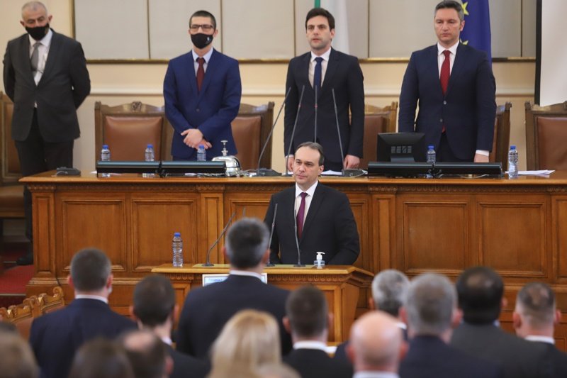 Новият министър на отбраната Драгомир Заков положи клетва в парламента. Снимка: БГНЕС