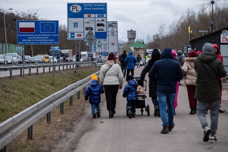 Полша очаква хуманитарна катастрофа с над 1 млн. украински бежанци