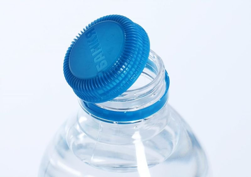 За повишаване събирането на бутилки вода "Банкя" ще е с прикрепени капачки