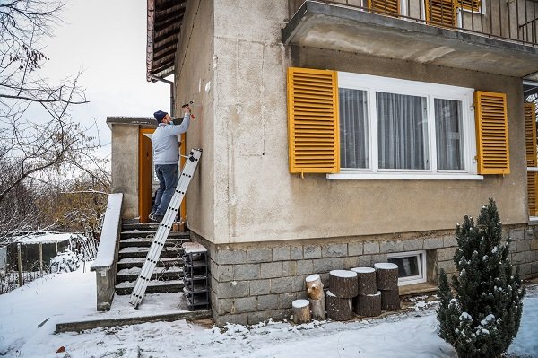 Столична община започва монтирането на климатици на семейства, отказали се от печки