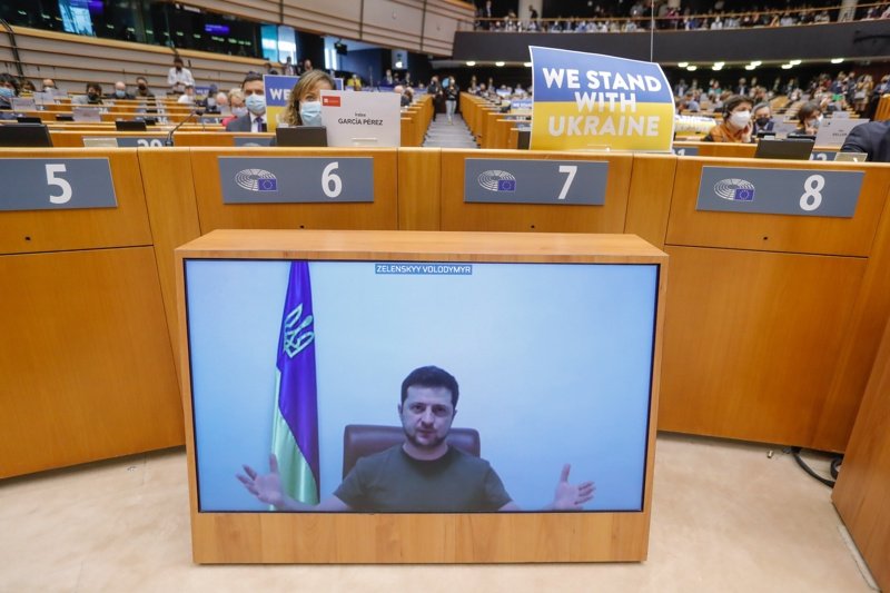 Володимир Зеленски се включва по видеовръзка в заседанието на ЕП