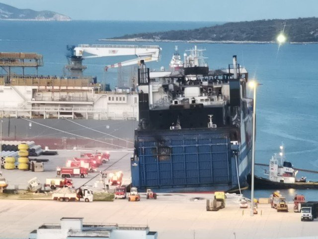 Четири станаха жертвите на пожара на ферибота край Корфу
