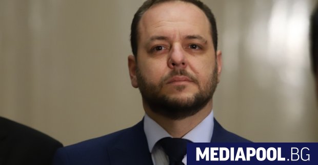 Вицепремиерът и министър на околната среда Борислав Сандов се отказва