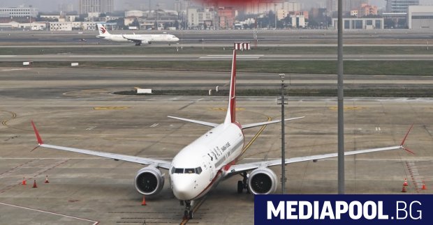 Пътнически самолет Боинг 737 на китайска авиокомпания се разби в Южен