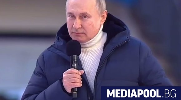Руският президент Владимир Путин излезе на сцената на стадион Лужники,