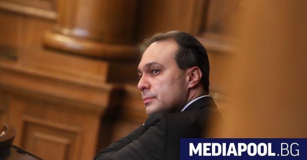 Министърът на отбраната Драгомир Заков изрази притеснението си, че в