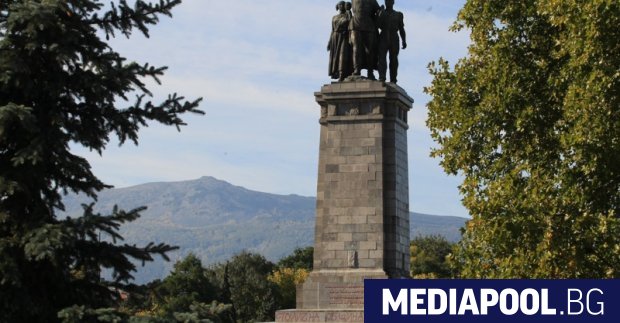 Заявеното преместване на паметника на Съветската армия ще се проточи