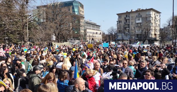 Хиляди граждани на Варна и Пловдив излязоха в събота следобед