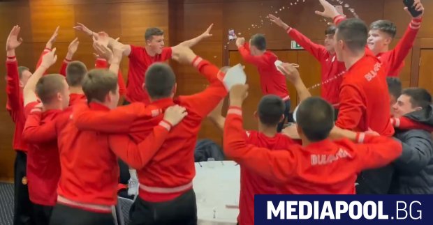 Българският юношески национален отбор по футбол до 17 години се