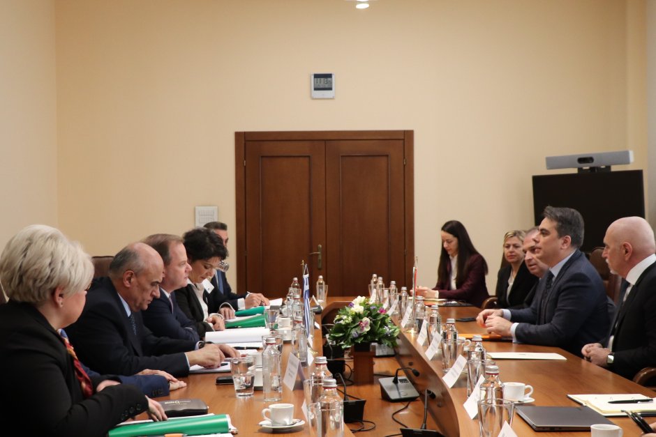 Вицепремиерът Асен Василев беше домакин на среща с гръцкия министър на инфраструктурата и транспорта Константинос Караманлис