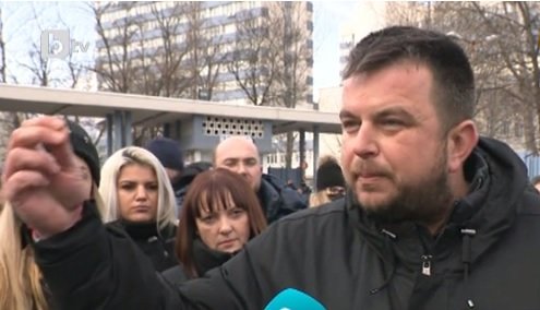 Съпругът на Арнаудова Делян Димитров обяснява за открития в двора им джип на "Аркад"