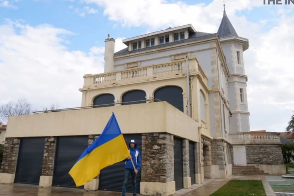 Активисти завзеха вила в Биариц, собственост на семейството на Путин