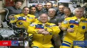 Руски космонавти акостираха на МКС в цветовете на Украйна