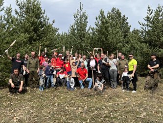 Доброволци засадиха 7 дка гора край Годеч